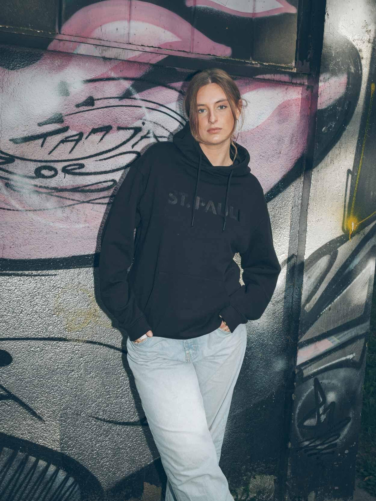 Kapuzenpullover "Back in Black" - Gallery