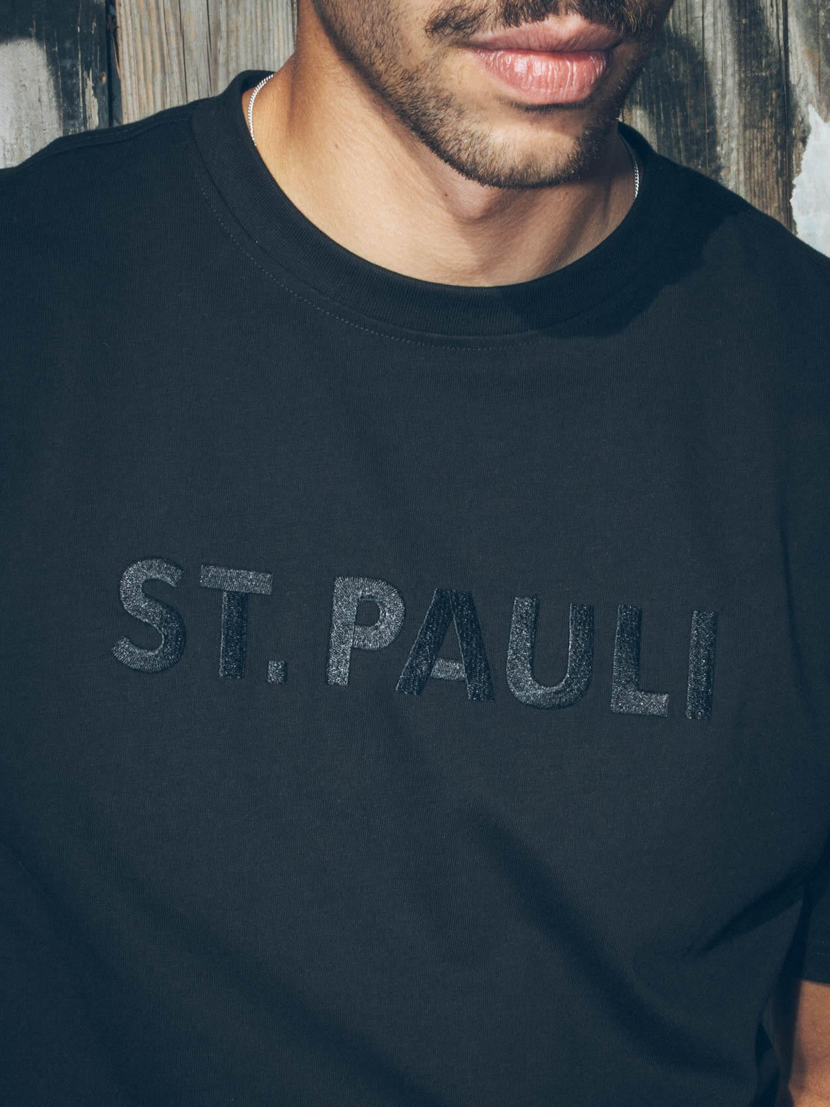 T-Shirt "Back in Black" - Gallery