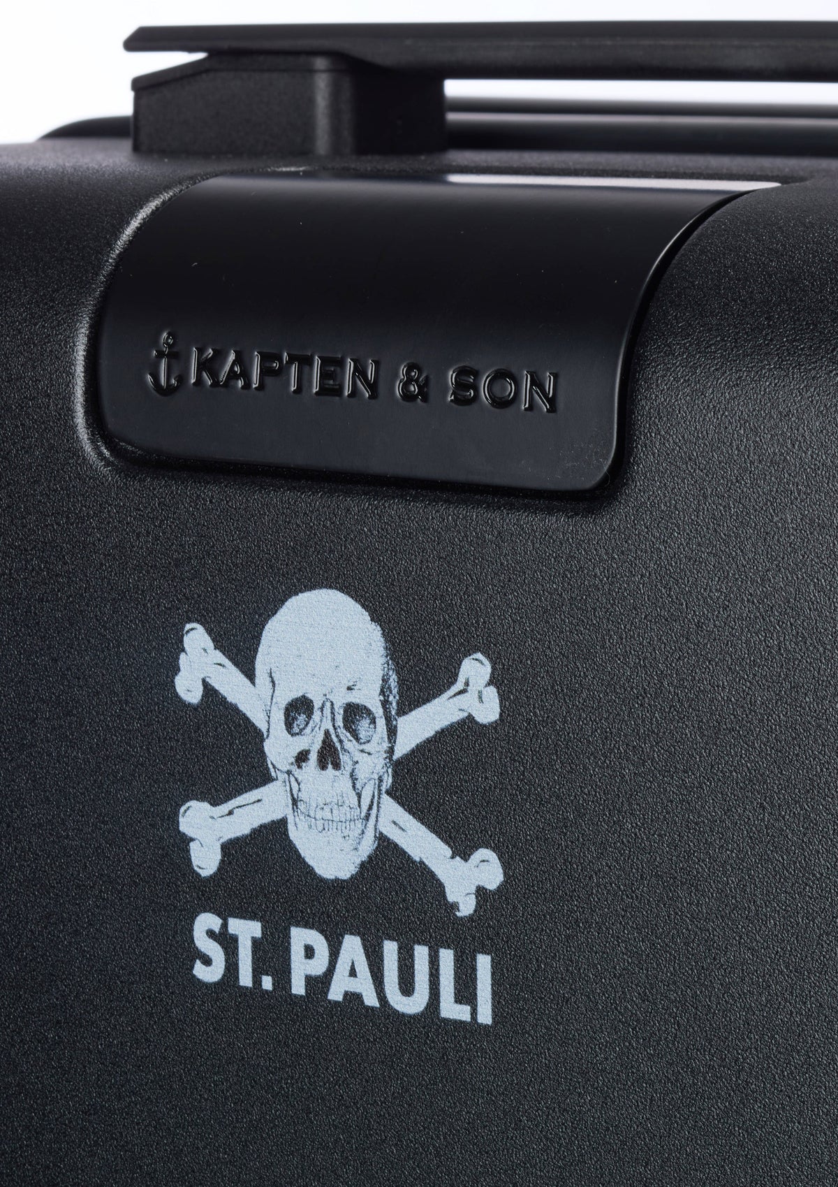 Kapten & Son x FCSP - Koffer All Black - Gallery