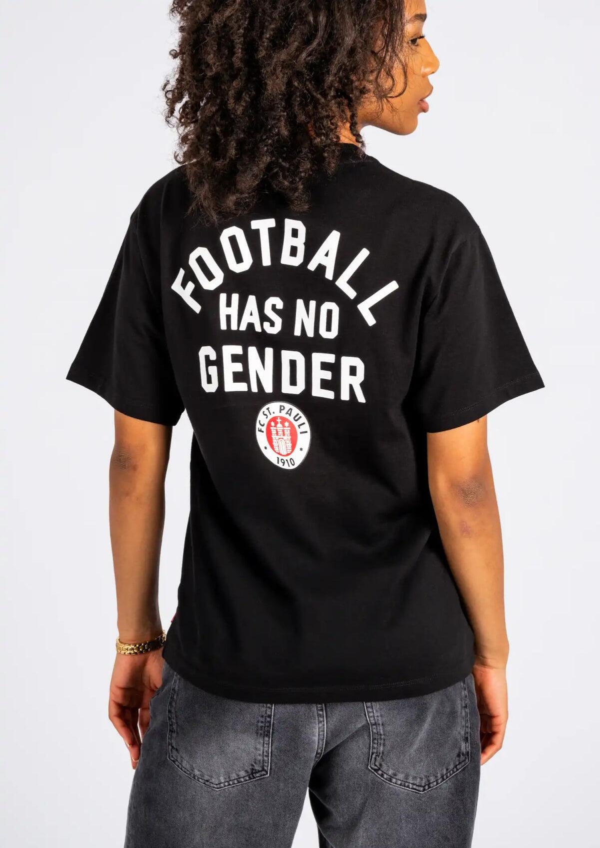Levi's x FCSP T-Shirt "Football has no Gender" - Gallery
