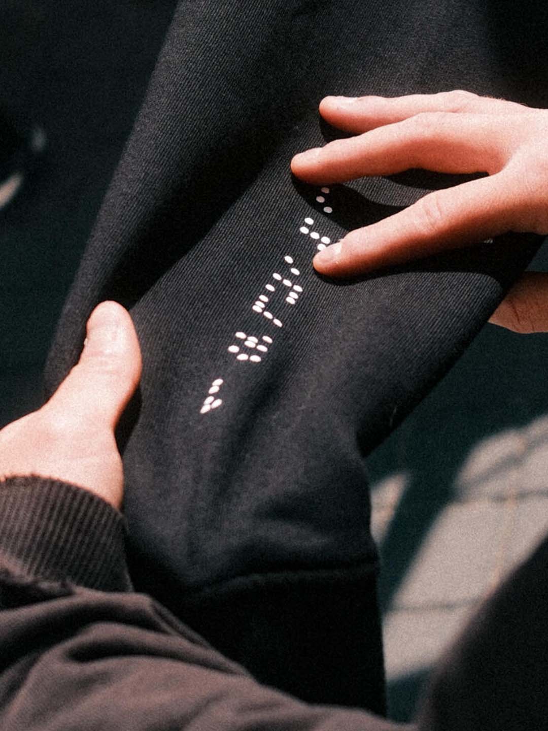 Kapuzenpullover "Braille" - Gallery