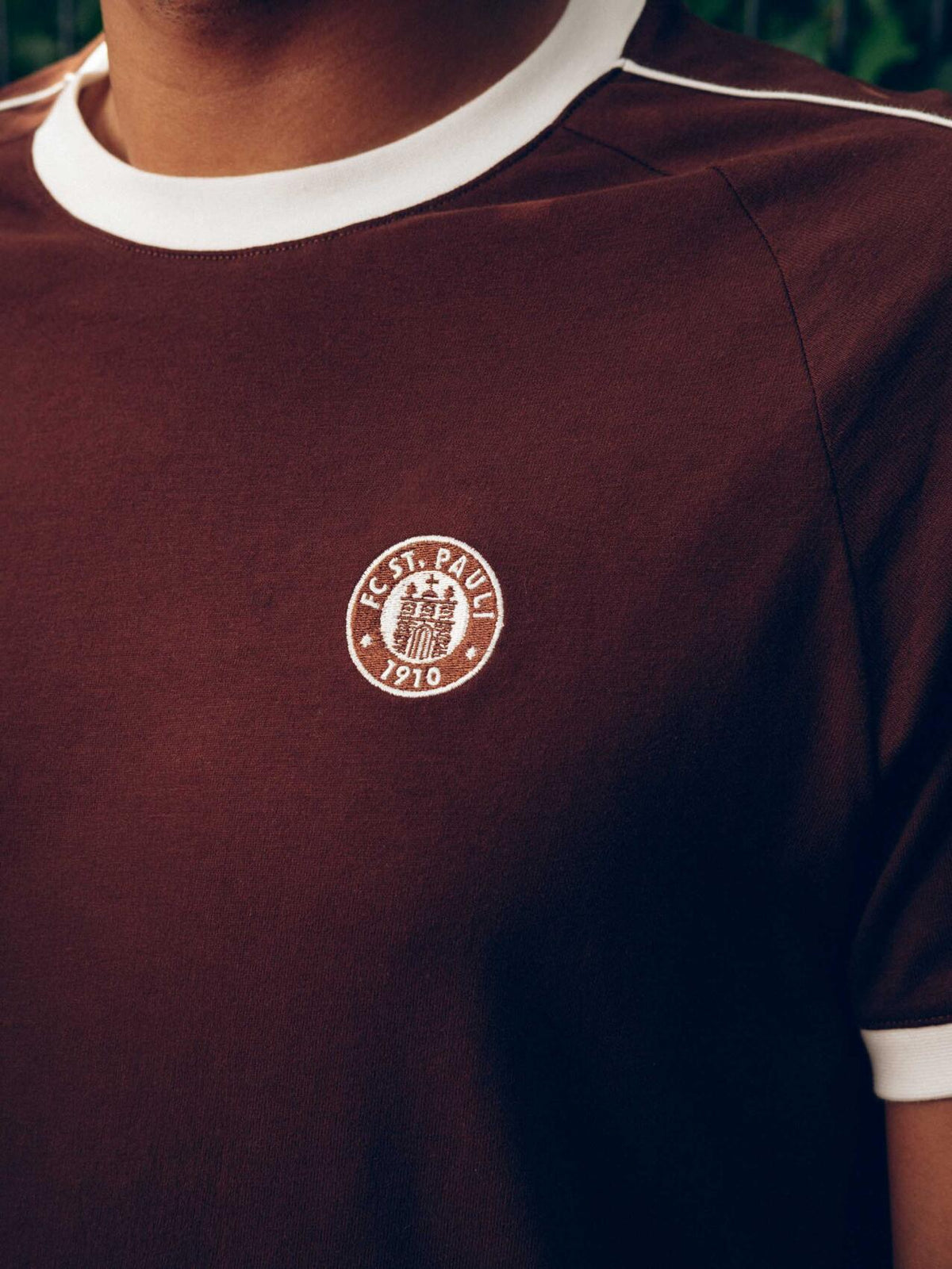 T-Shirt "Retro Sport 2026" braun