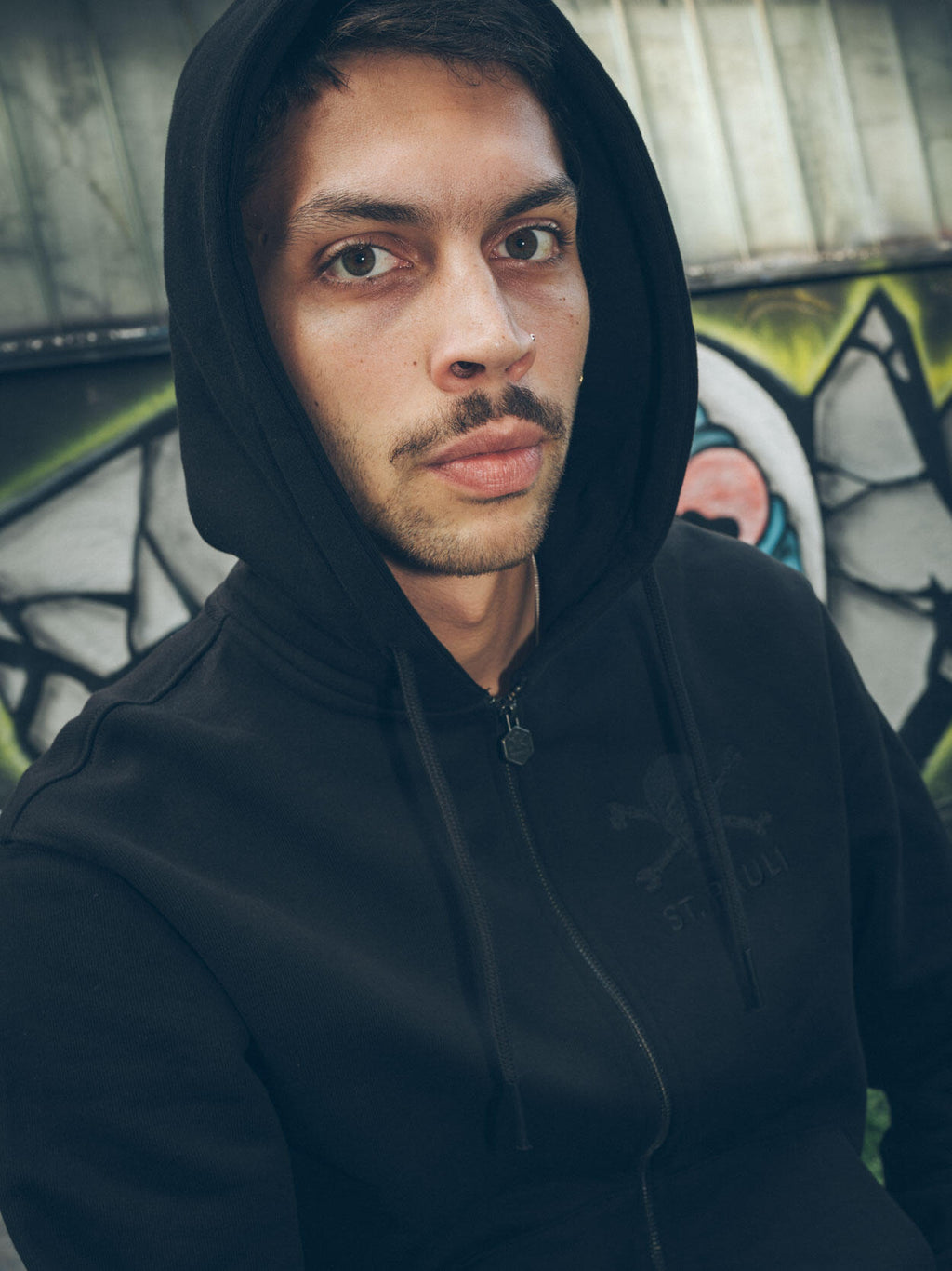 Kapuzenjacke "Back in Black"