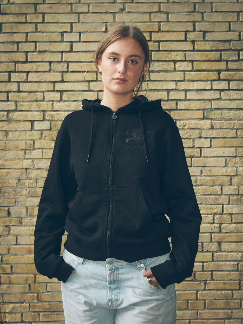 Kapuzenjacke "Back in Black"