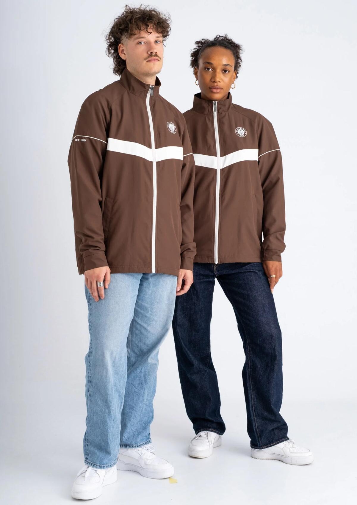Trainingsjacke "Logo rot-braun" - Gallery