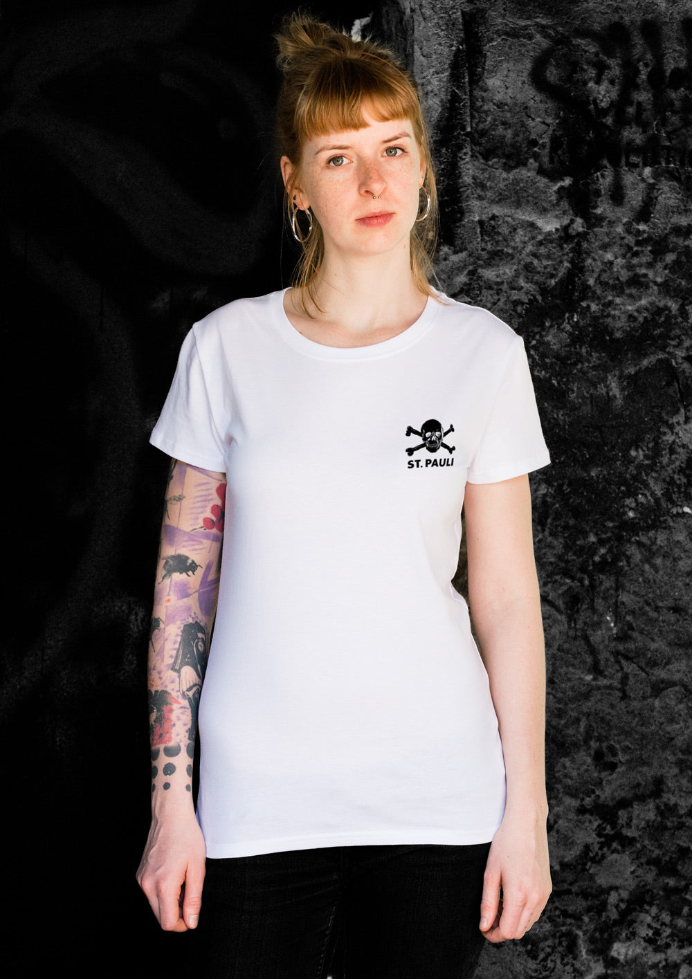 T-Shirt - tailliert "No Place For - Weiß" - Gallery