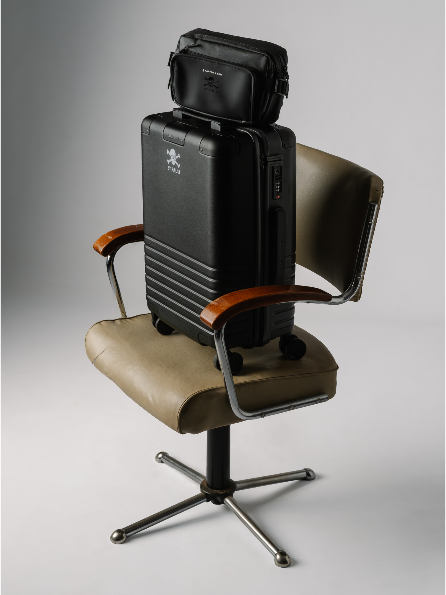Kapten & Son x FCSP - Koffer All Black