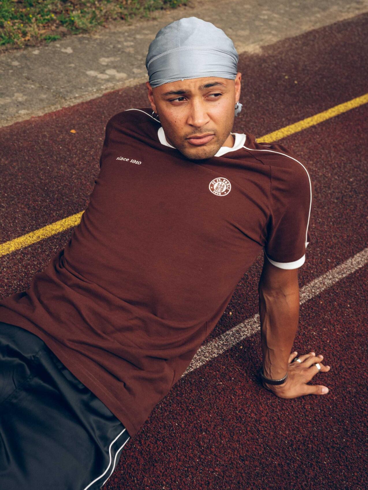 T-Shirt "Retro Sport 2026" braun