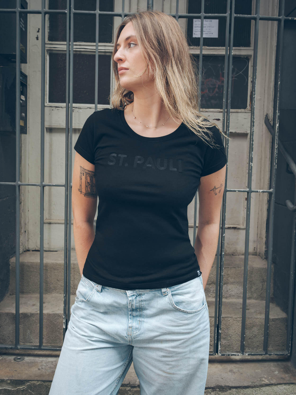 T-Shirt "Back in Black" fitted