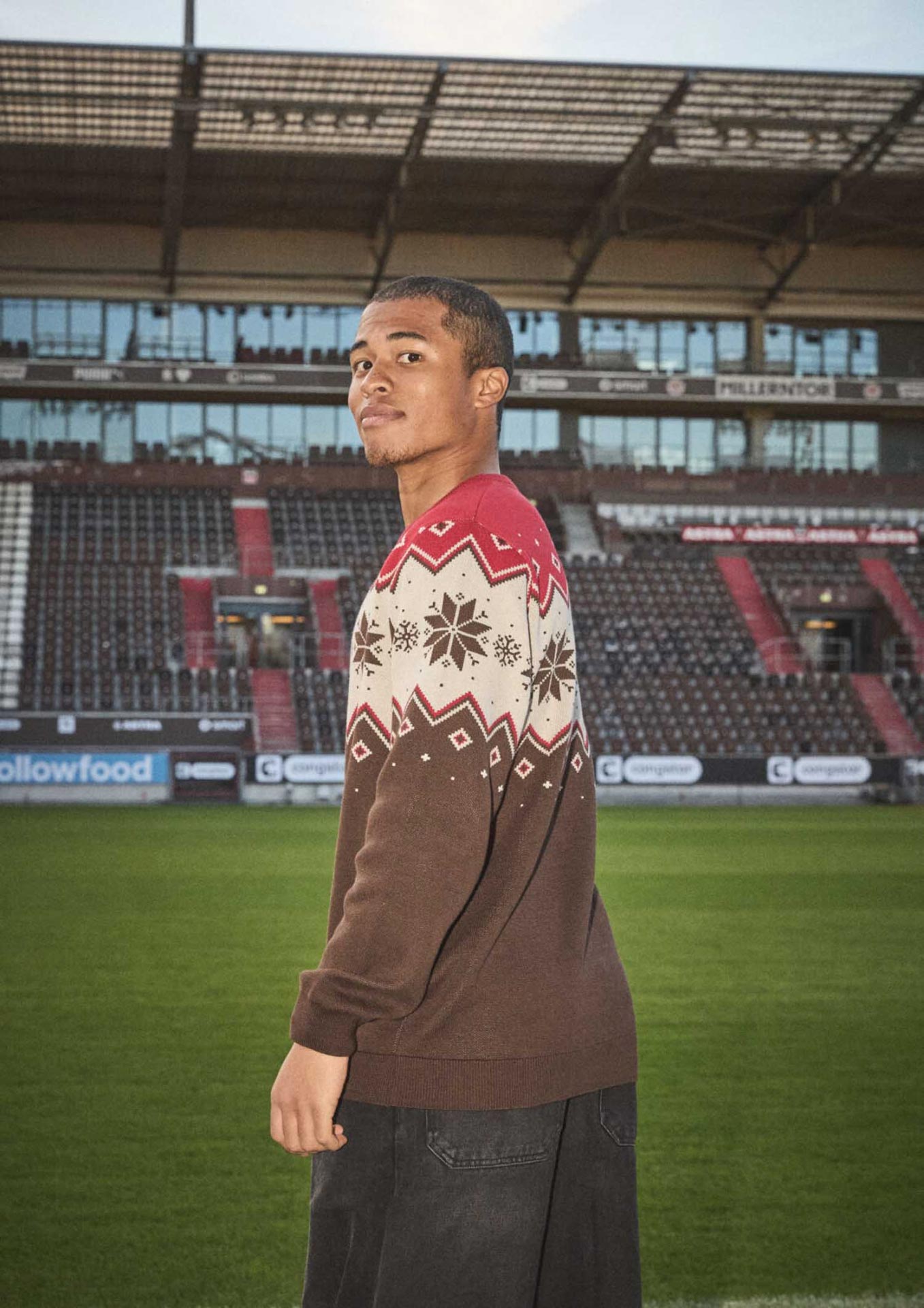 Weihnachtspullover - Logo braun 2025